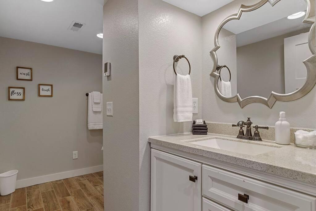 Roomy 5 Bed 3 Bath Fire Place Large Outdoor Space Rapid City Εξωτερικό φωτογραφία